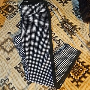 Plaid black and white leggings